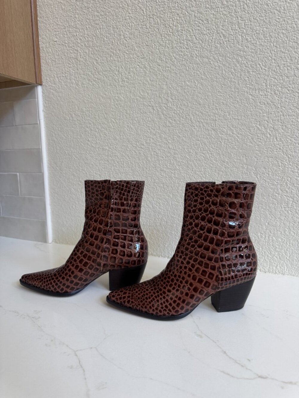Matisse Caty Brown Croc Embossed Western Ankle Boots | Size 8.5 🤎